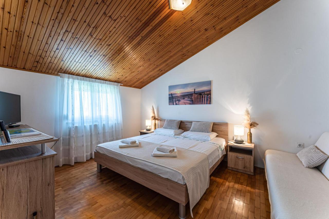 Apartmani Mirela Banjole Exterior foto