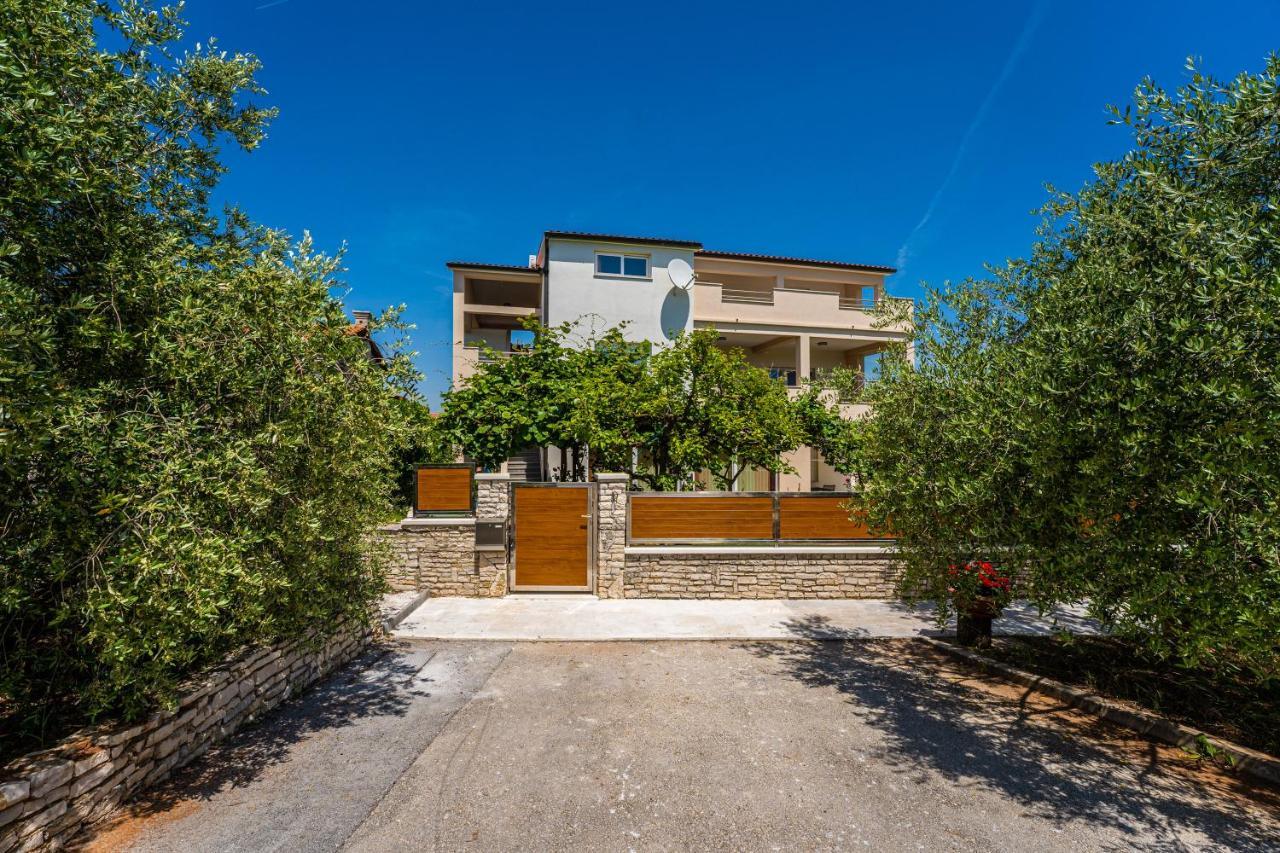 Apartmani Mirela Banjole Exterior foto