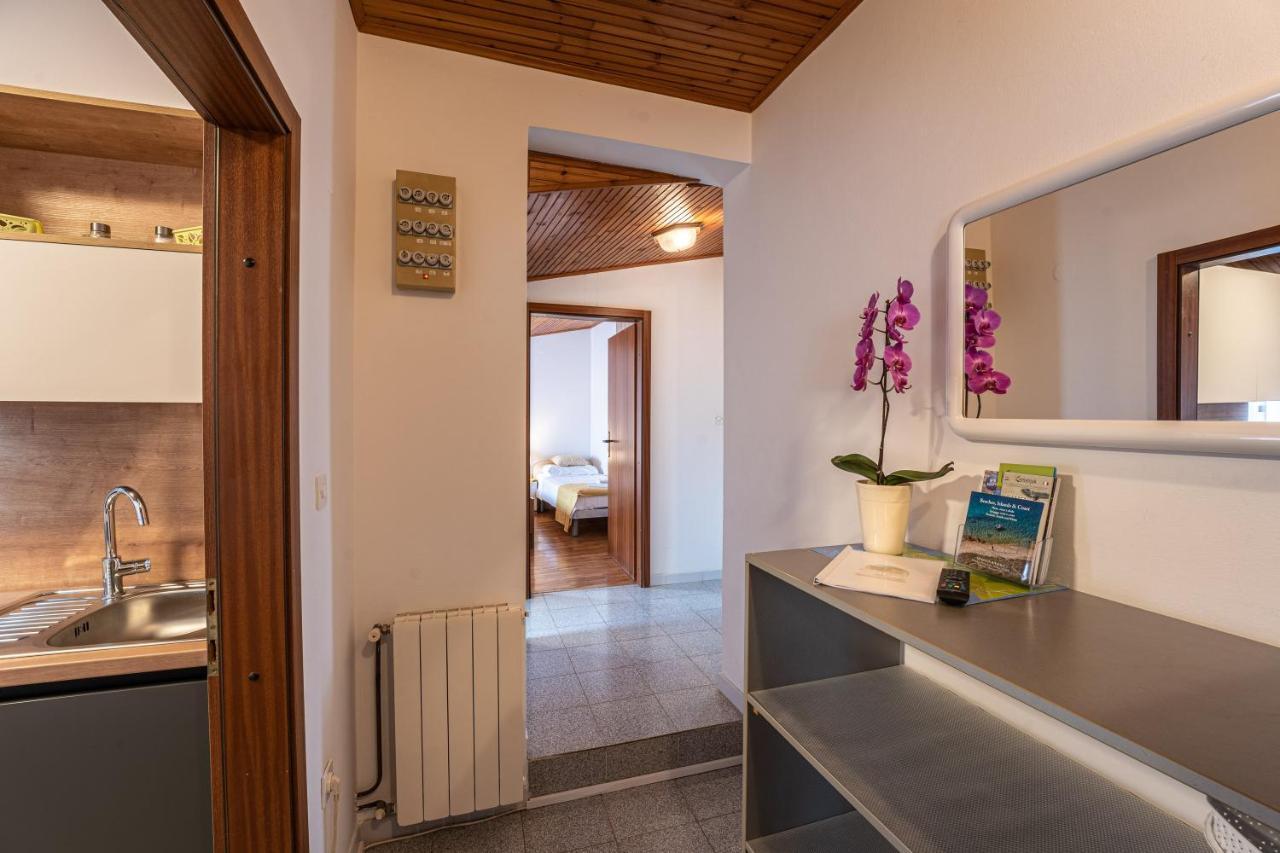 Apartmani Mirela Banjole Exterior foto