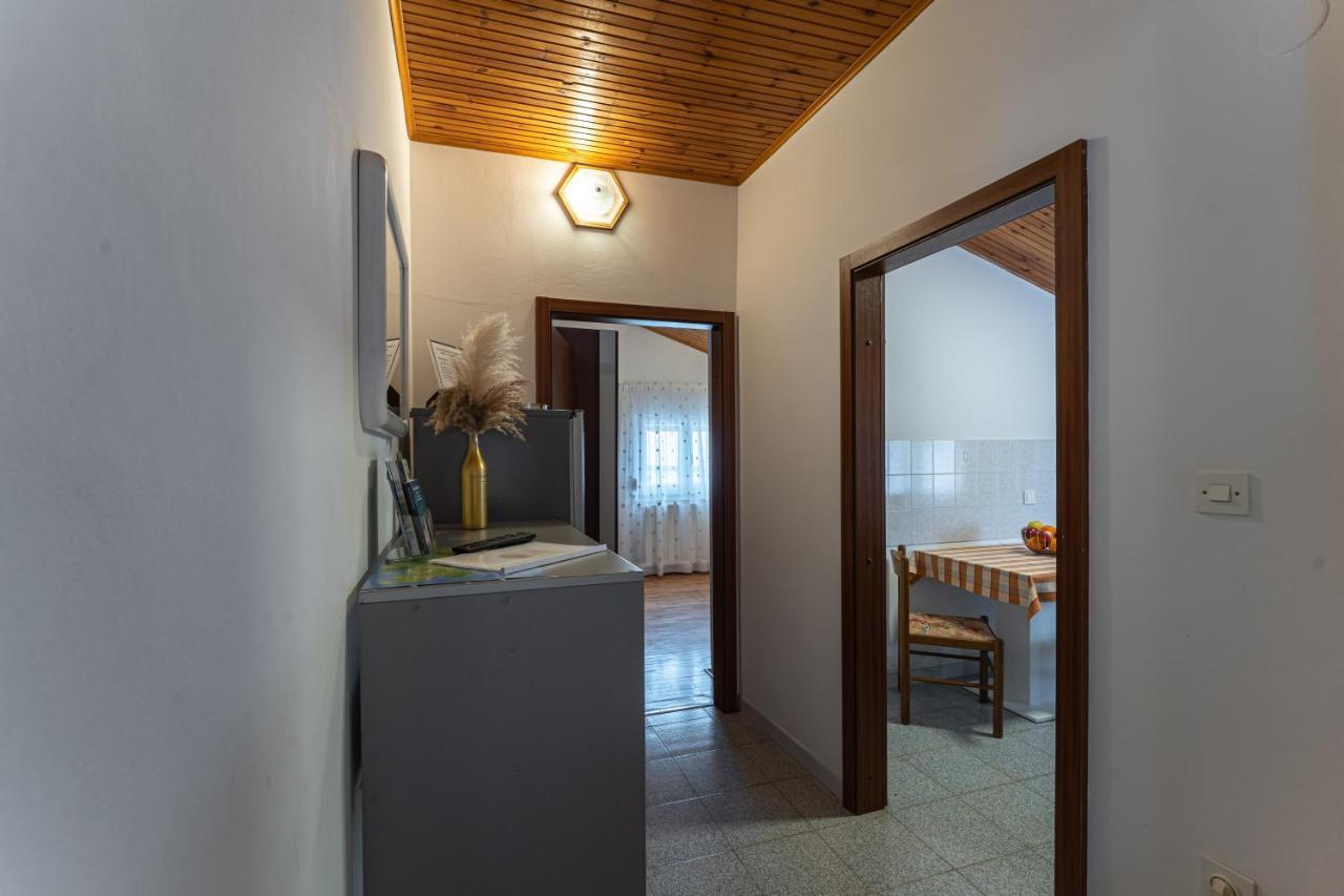 Apartmani Mirela Banjole Exterior foto