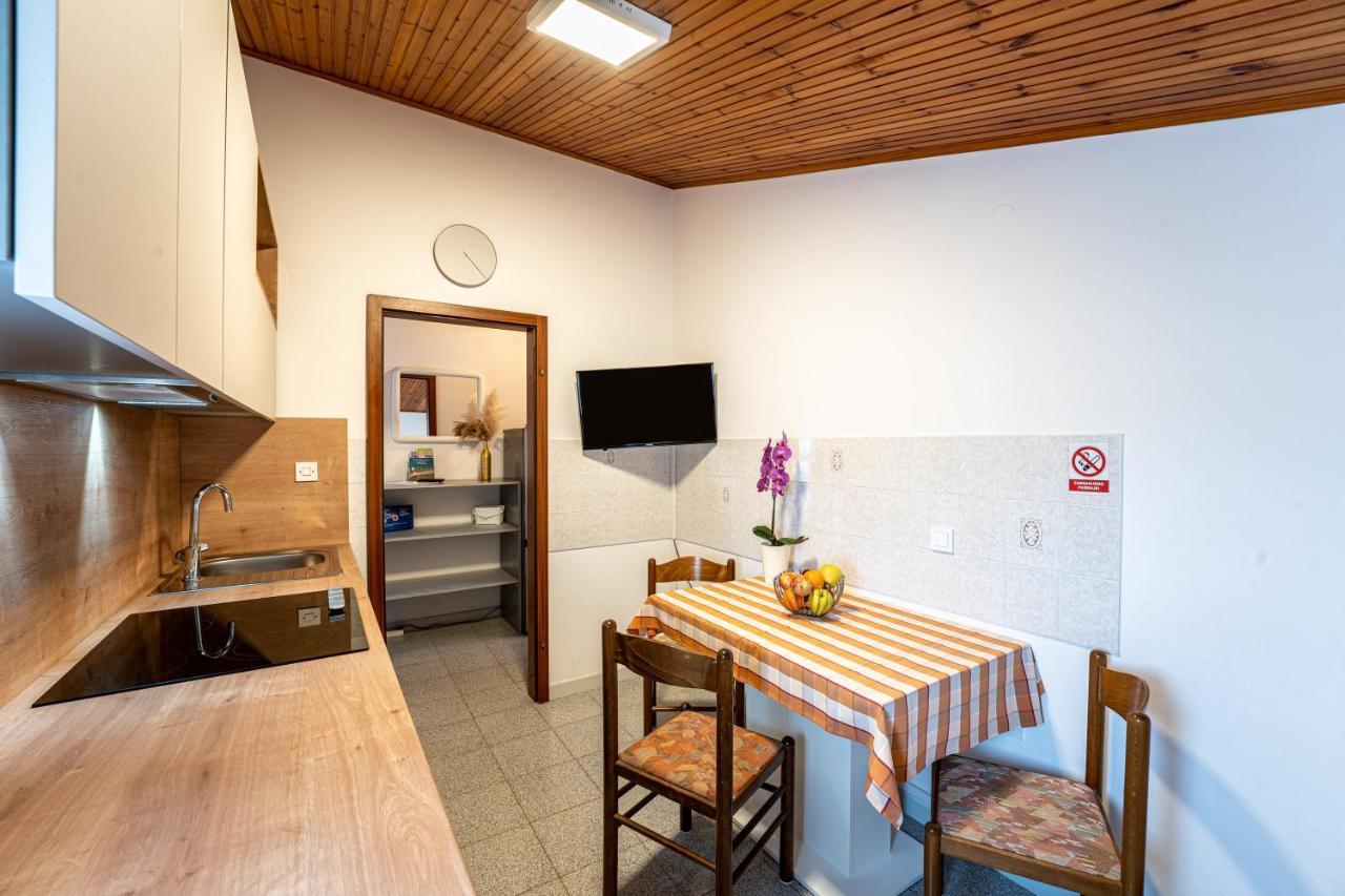 Apartmani Mirela Banjole Exterior foto