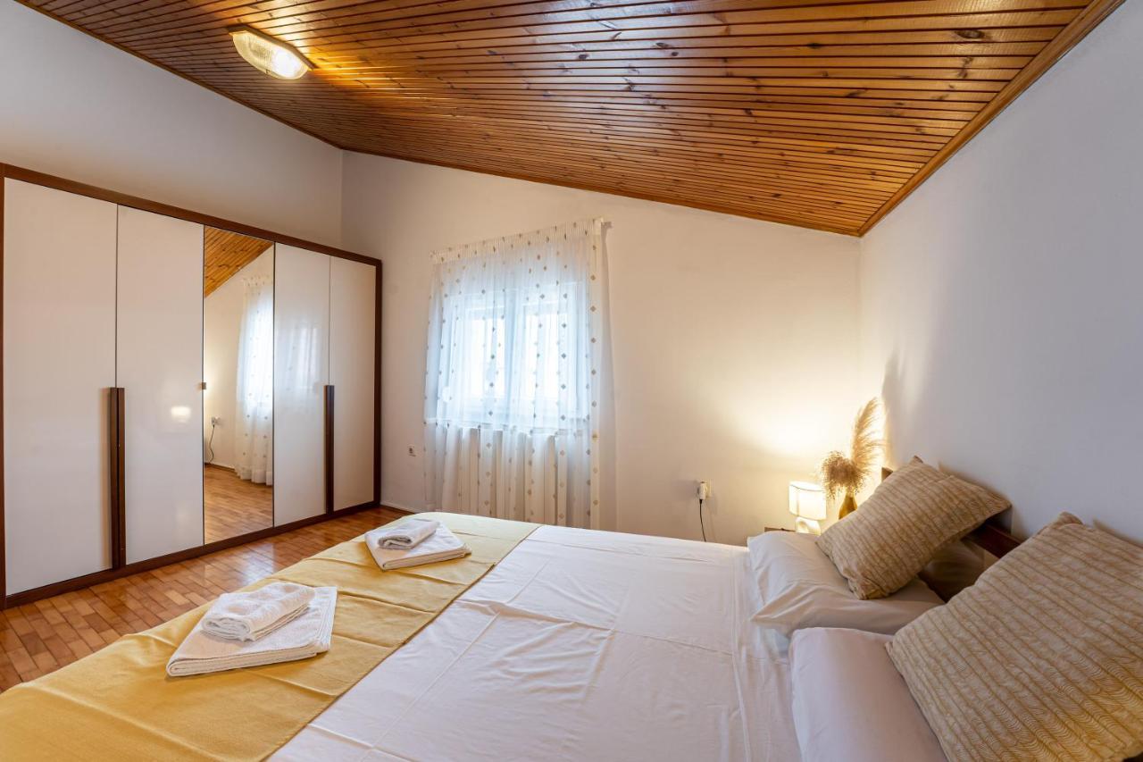 Apartmani Mirela Banjole Exterior foto