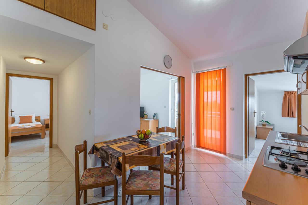 Apartmani Mirela Banjole Exterior foto