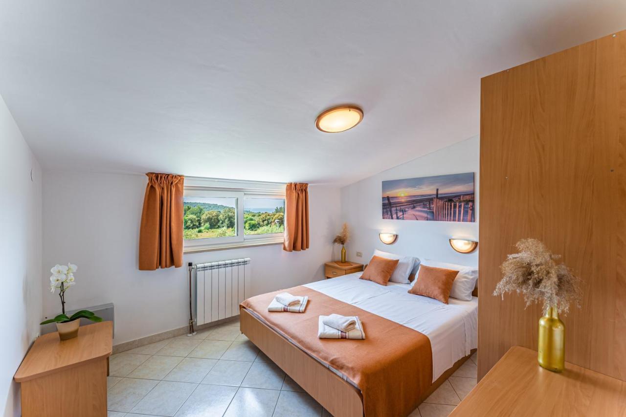 Apartmani Mirela Banjole Exterior foto