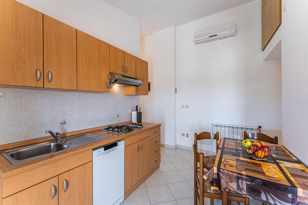 Apartmani Mirela Banjole Exterior foto