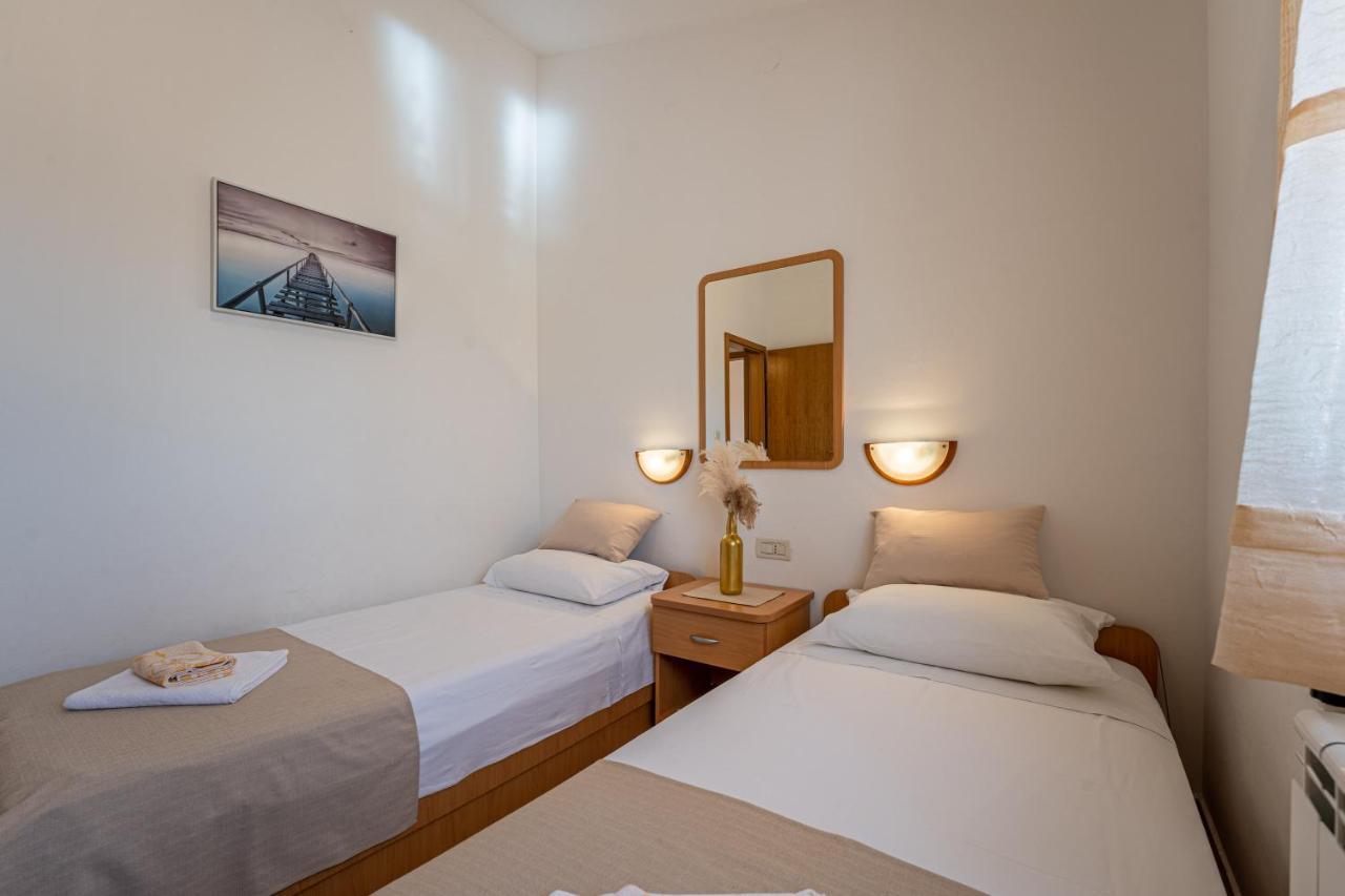 Apartmani Mirela Banjole Exterior foto