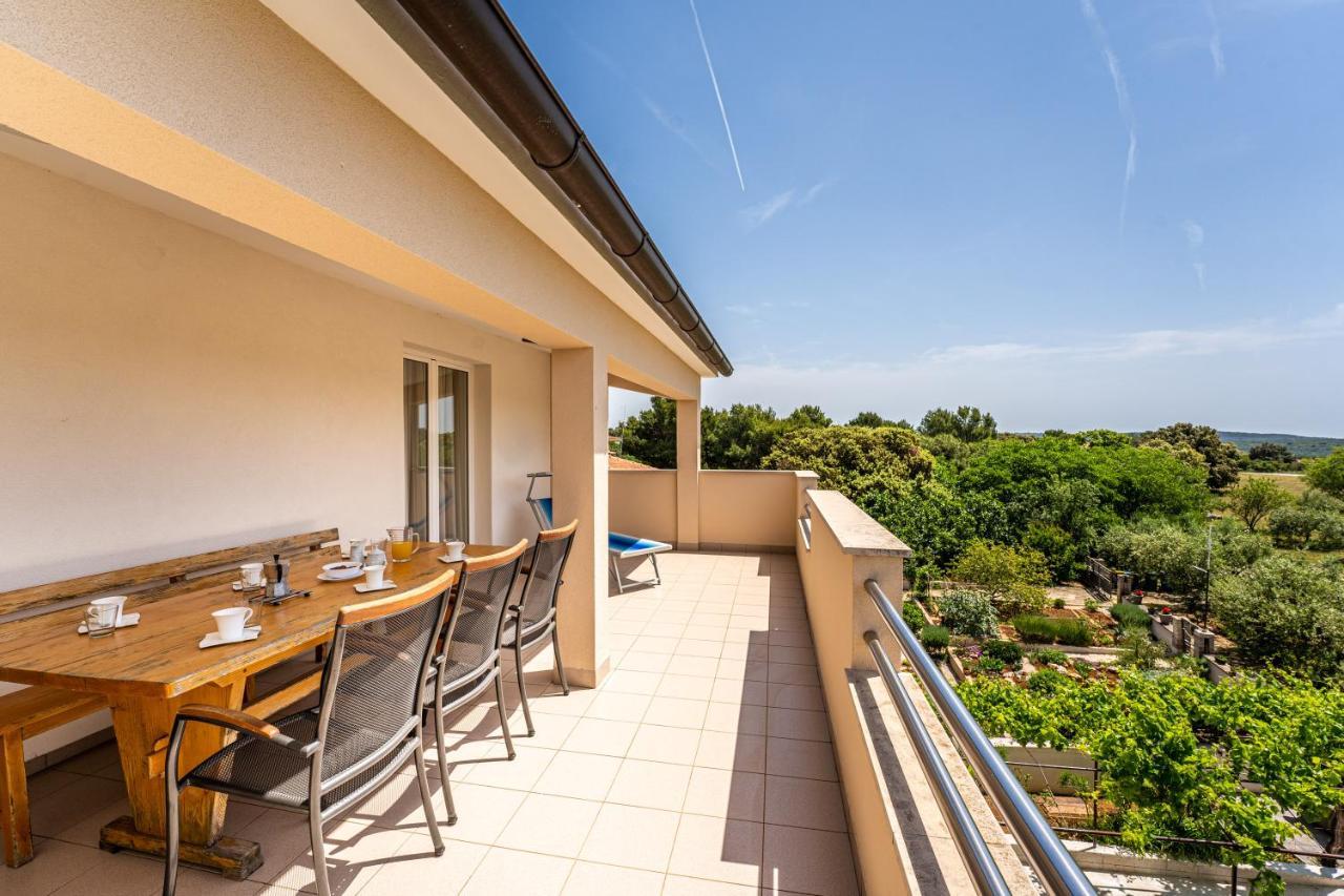 Apartmani Mirela Banjole Exterior foto