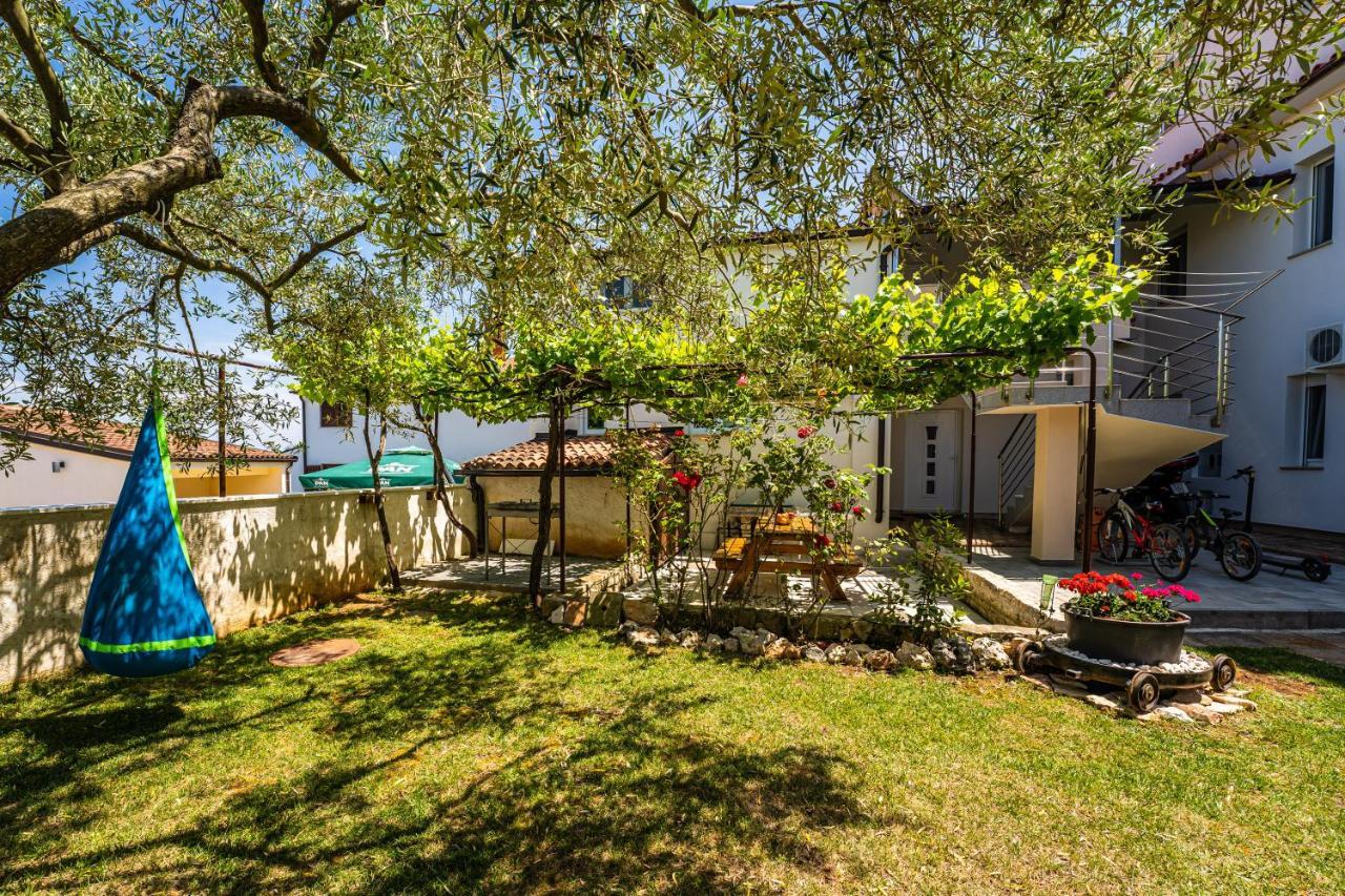 Apartmani Mirela Banjole Exterior foto